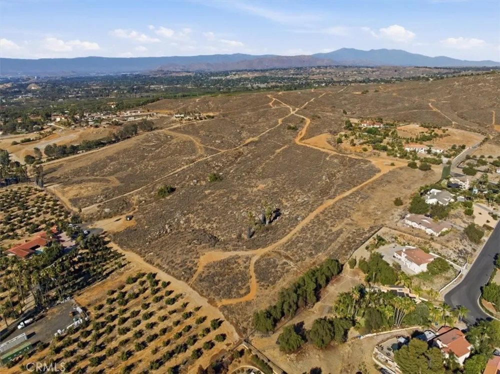 102 Sorrento Hills Riverside, CA 92504