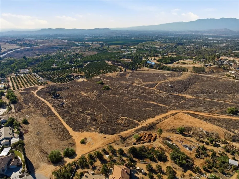 102 Sorrento Hills Riverside, CA 92504