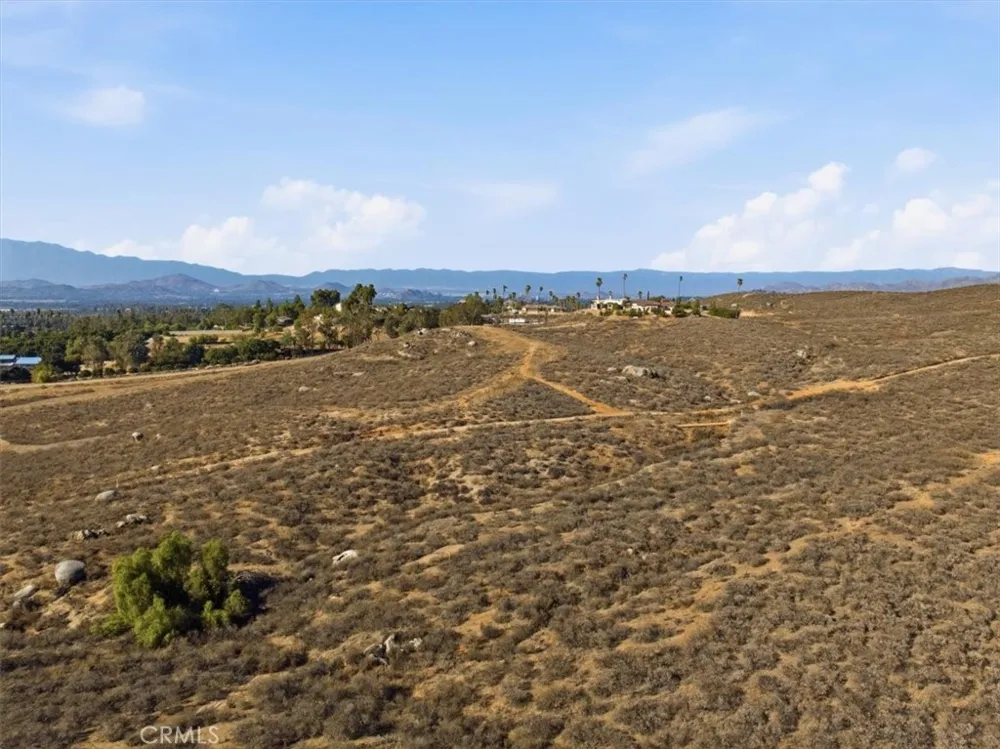 102 Sorrento Hills Riverside, CA 92504