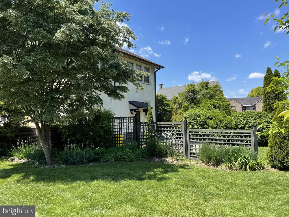 8 MONTGOMERY AVENUE #2F Glenside, PA 19038