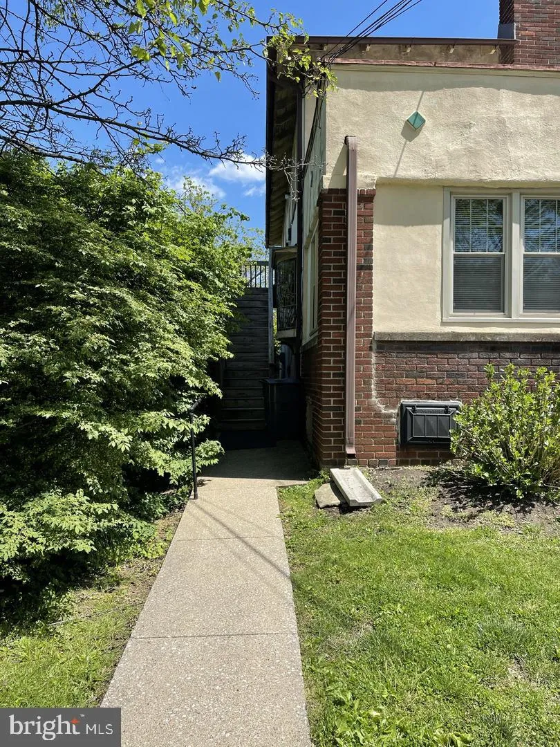 8 MONTGOMERY AVENUE #2F Glenside, PA 19038