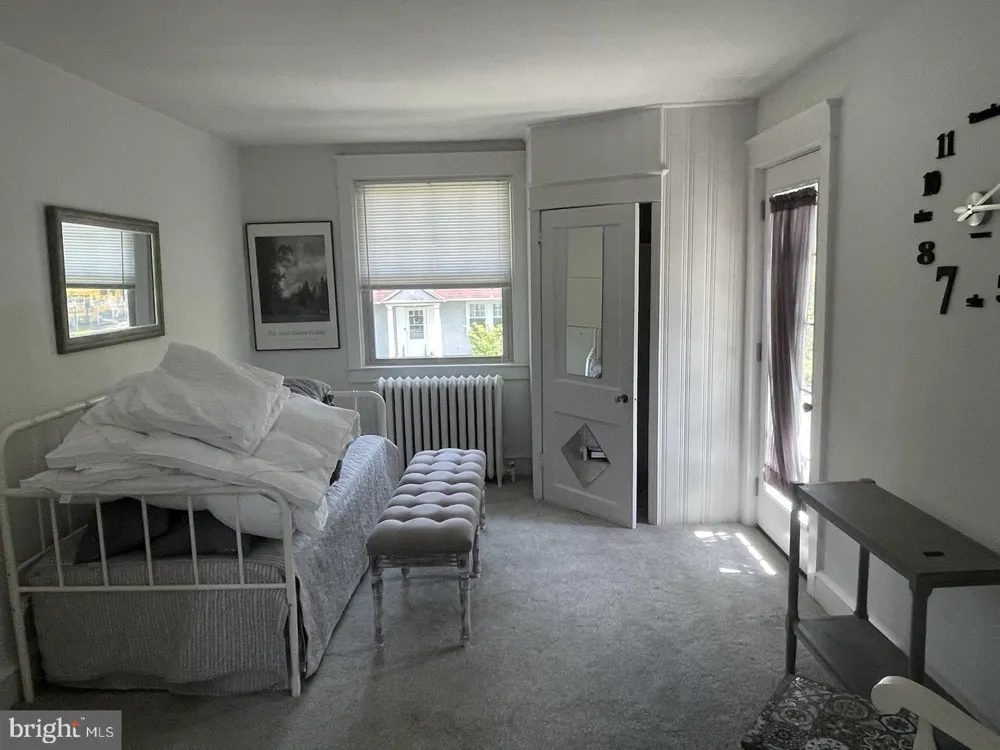 8 MONTGOMERY AVENUE #2F Glenside, PA 19038