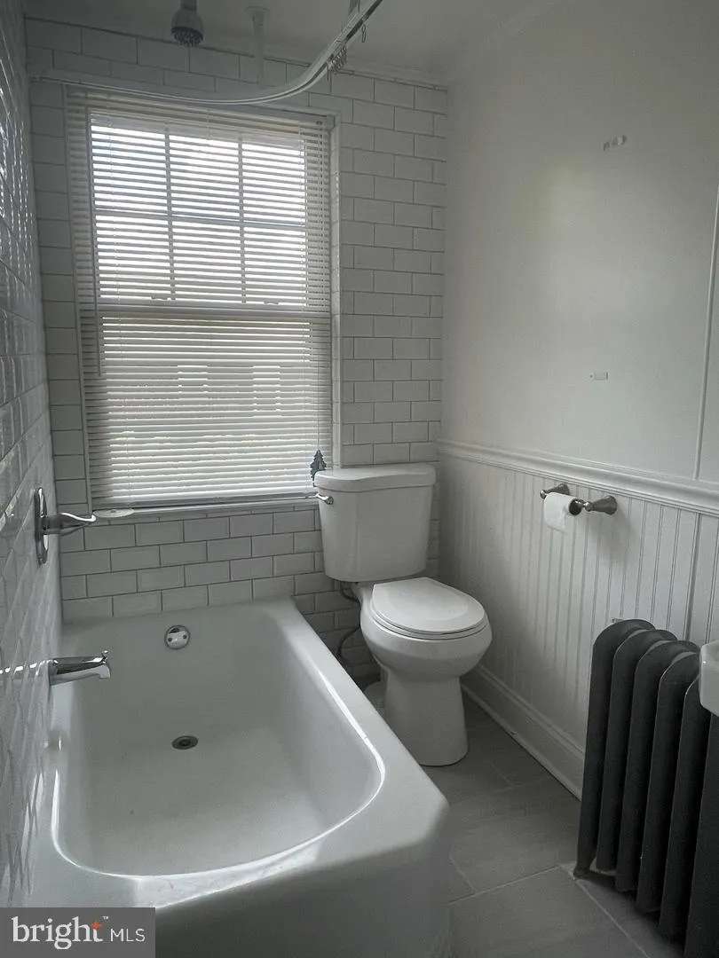 8 MONTGOMERY AVENUE #2F Glenside, PA 19038
