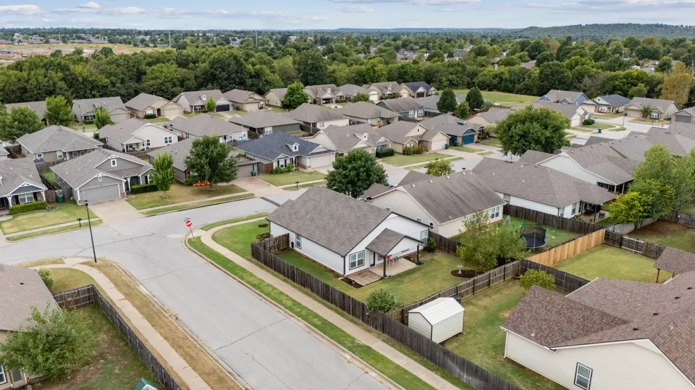 203 W 45th Place Sand Springs, OK 74063