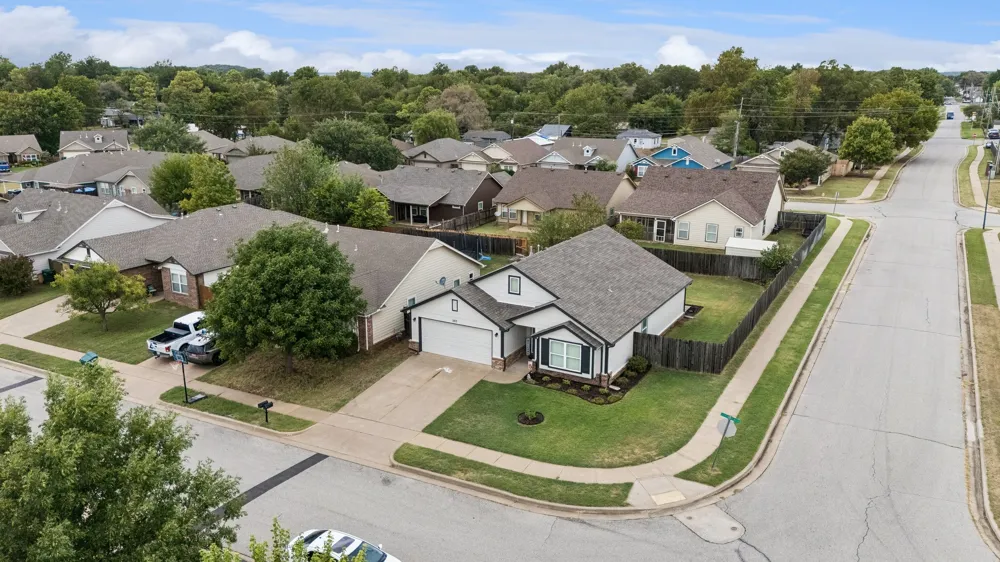 203 W 45th Place Sand Springs, OK 74063