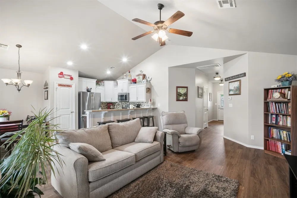203 W 45th Place Sand Springs, OK 74063