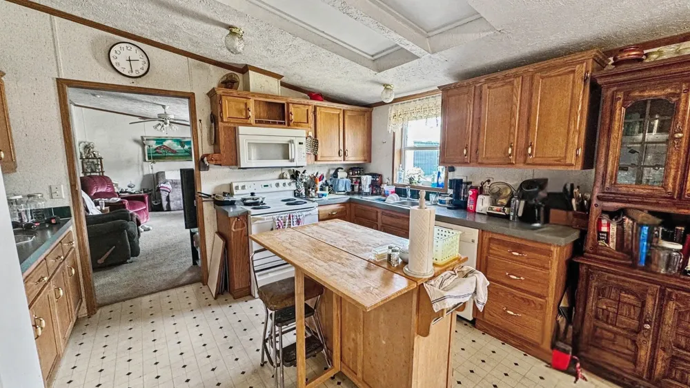 473296 E 825 ROAD Stilwell, OK 74960