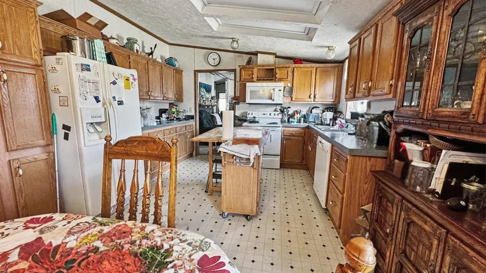 473296 E 825 ROAD Stilwell, OK 74960