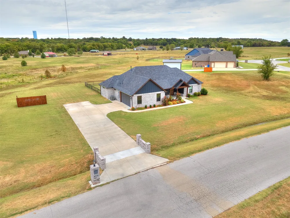10382 S 293rd EastAvenue Coweta, OK 74429