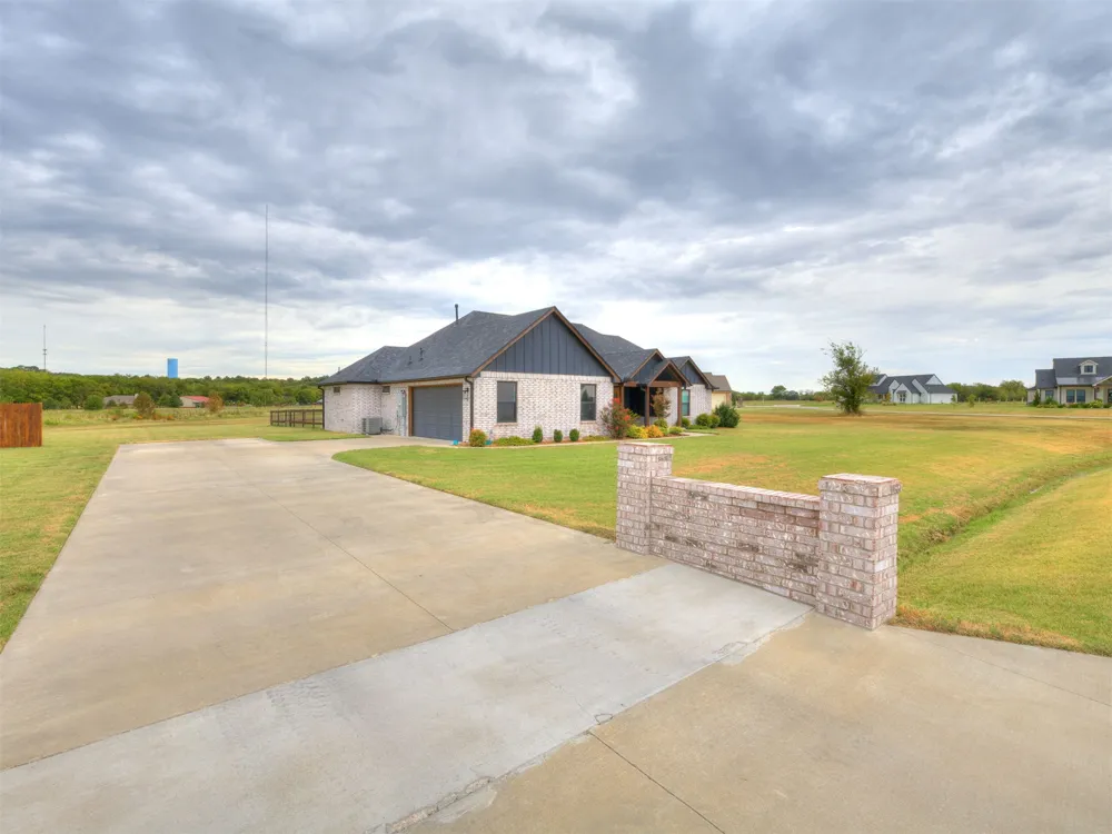 10382 S 293rd EastAvenue Coweta, OK 74429