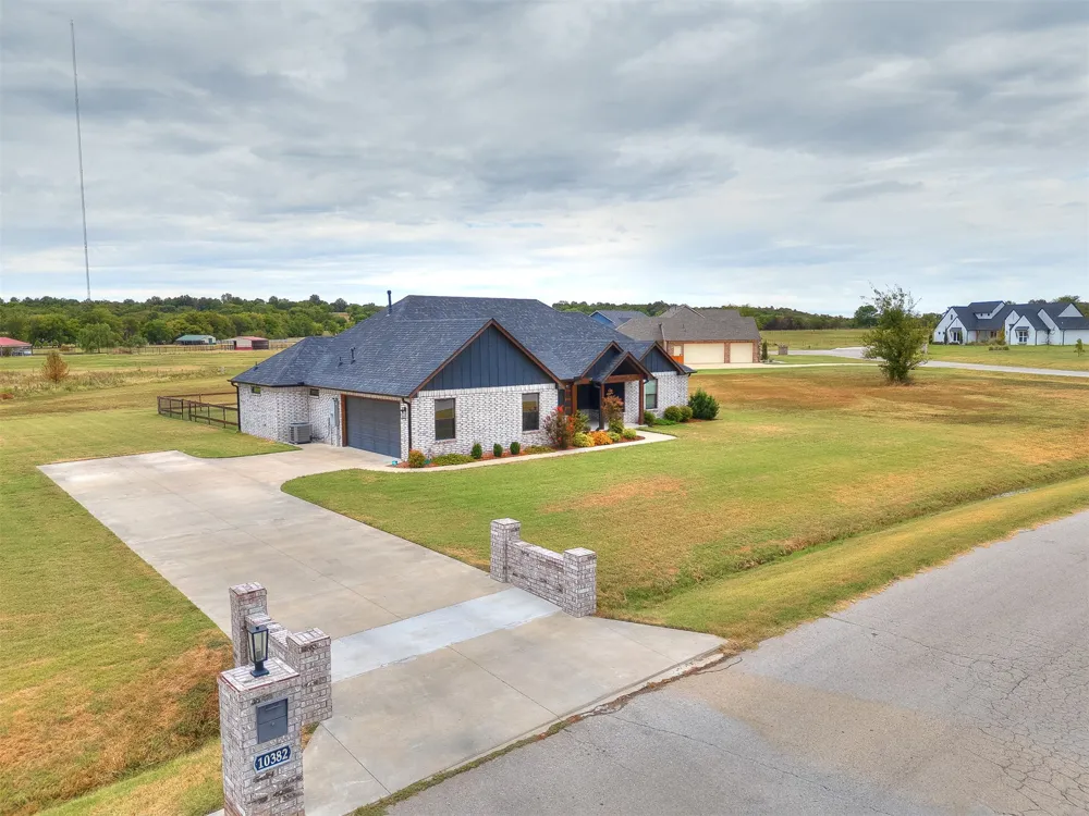 10382 S 293rd EastAvenue Coweta, OK 74429
