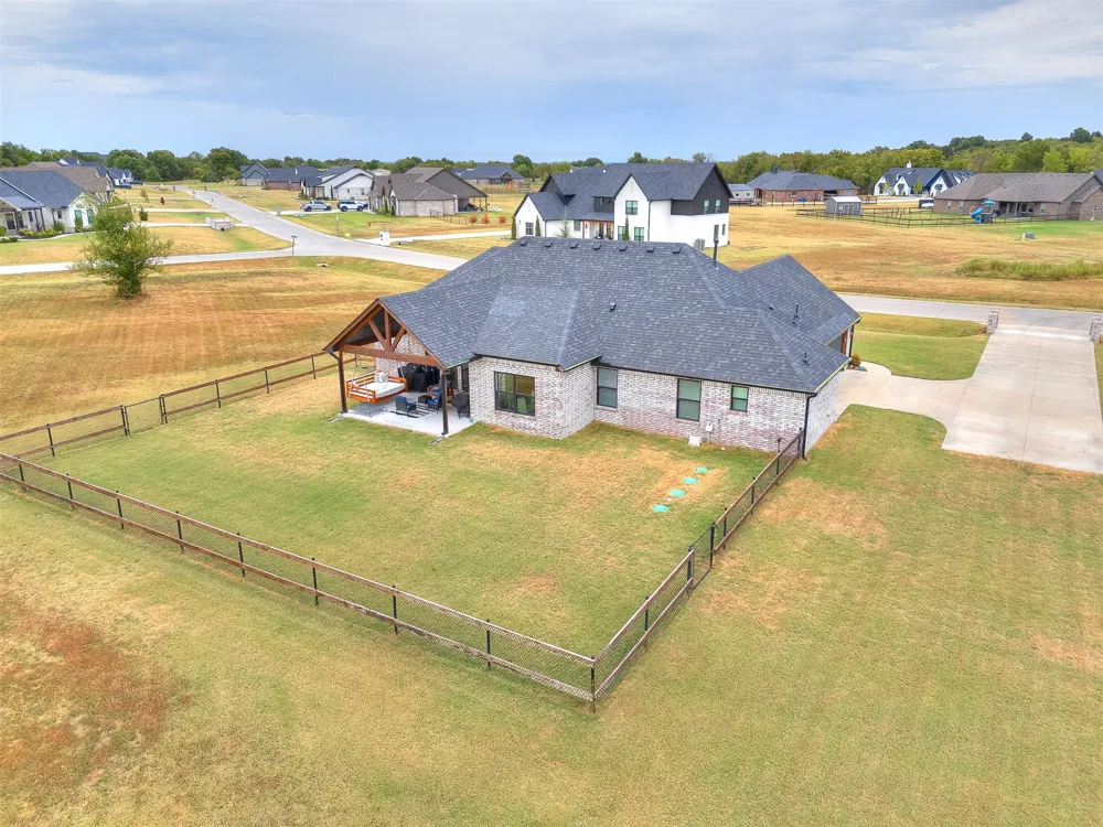 10382 S 293rd EastAvenue Coweta, OK 74429