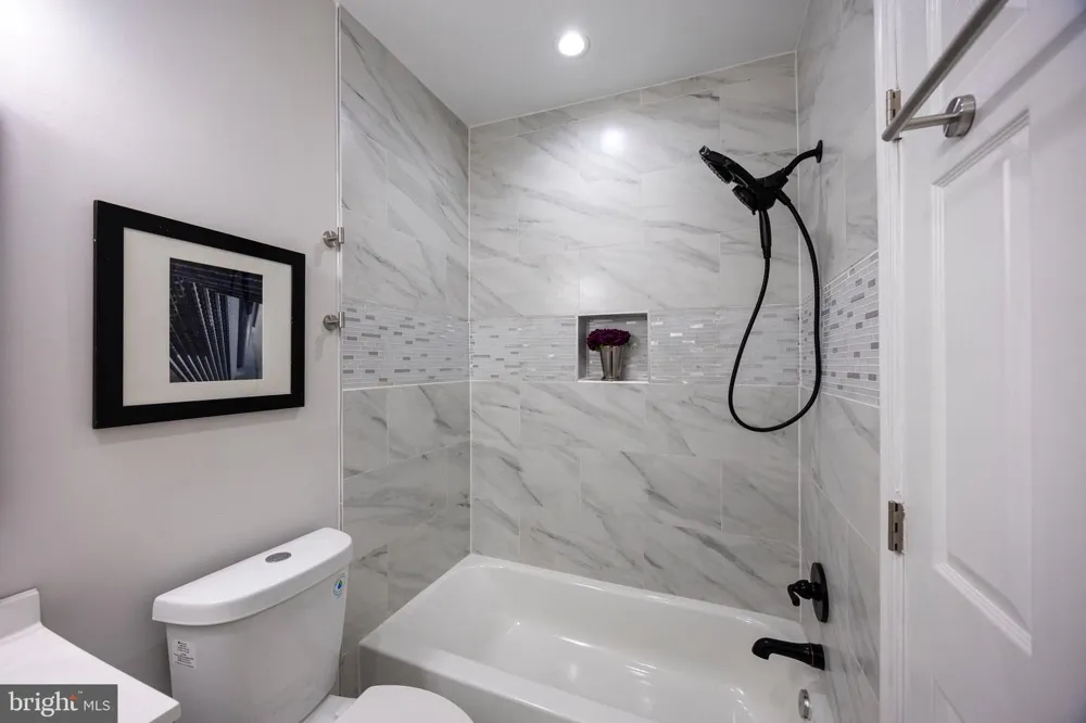 2033 BENTALOU STREET Baltimore, MD 21216