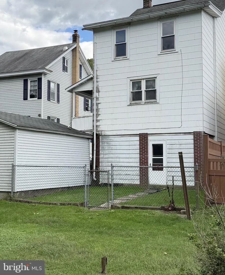 46 E MILL STREET Nesquehoning, PA 18240