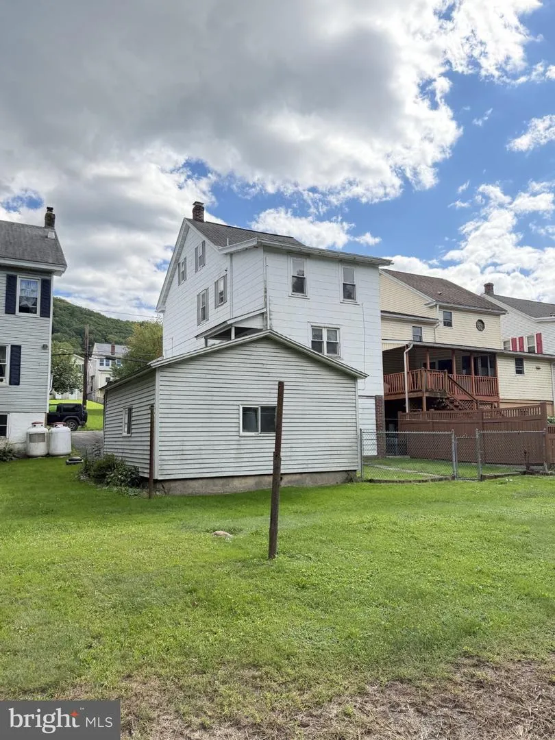 46 E MILL STREET Nesquehoning, PA 18240
