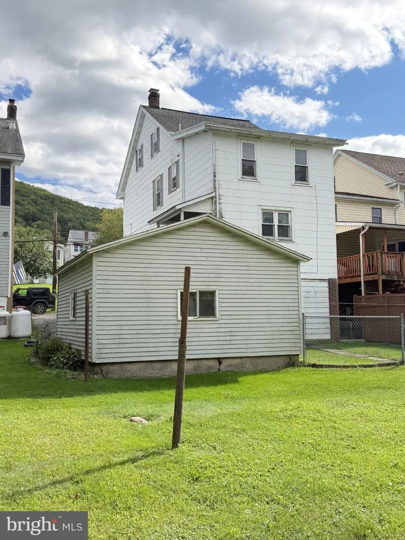 46 E MILL STREET Nesquehoning, PA 18240