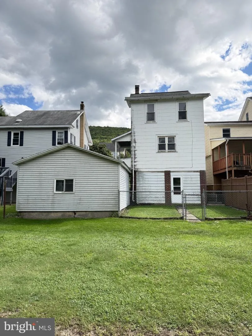 46 E MILL STREET Nesquehoning, PA 18240