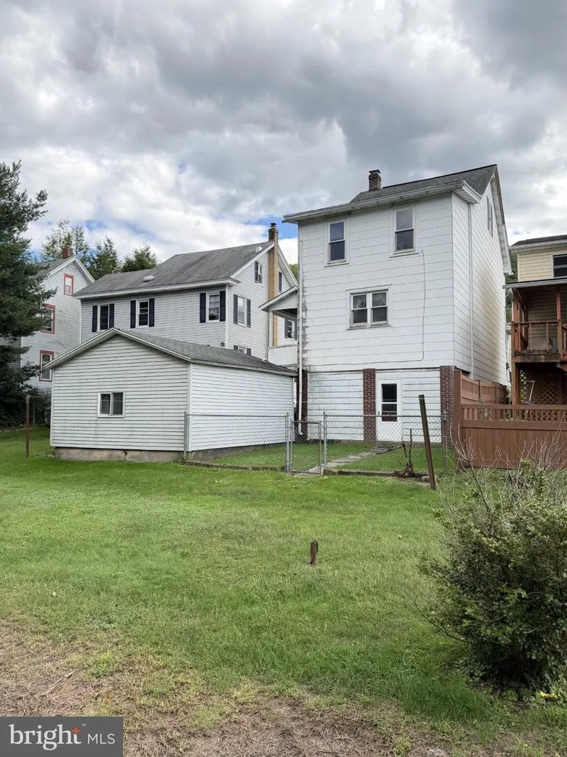 46 E MILL STREET Nesquehoning, PA 18240