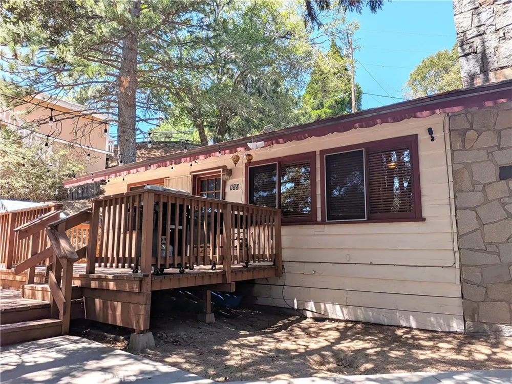459 Delle Crestline, CA 92325