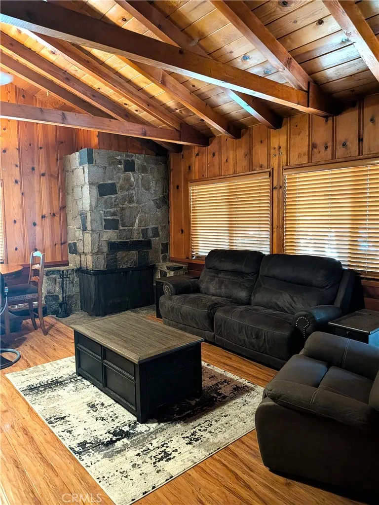459 Delle Crestline, CA 92325