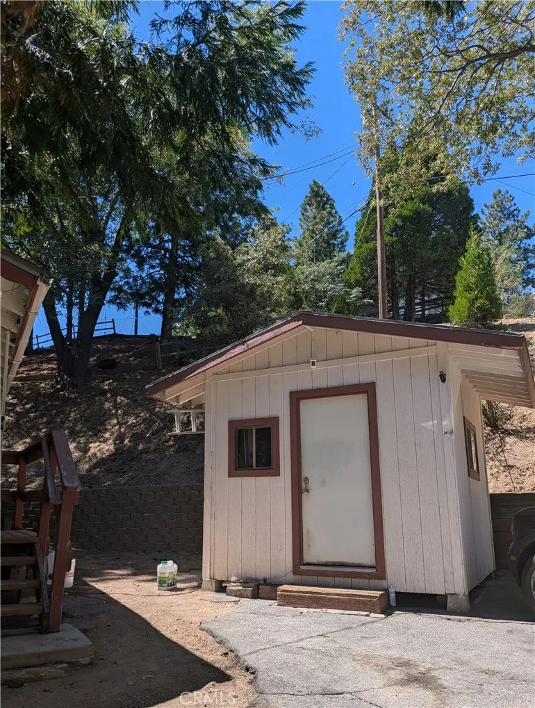 459 Delle Crestline, CA 92325