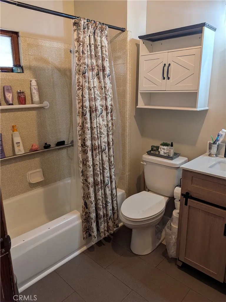 459 Delle Crestline, CA 92325