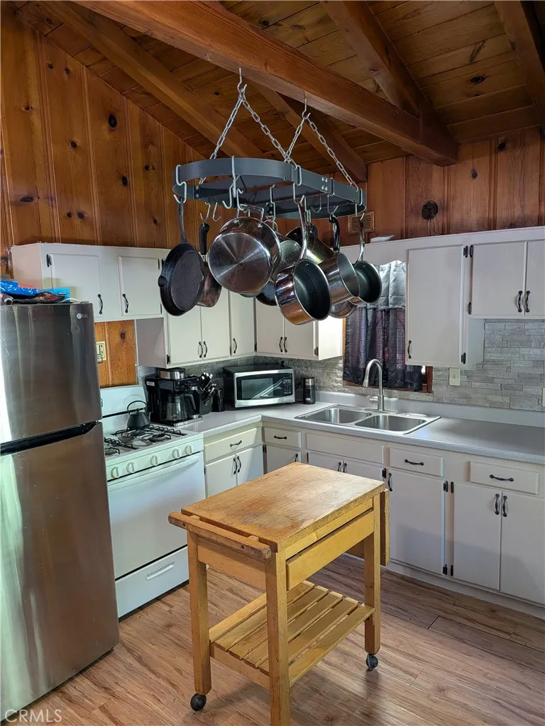 459 Delle Crestline, CA 92325