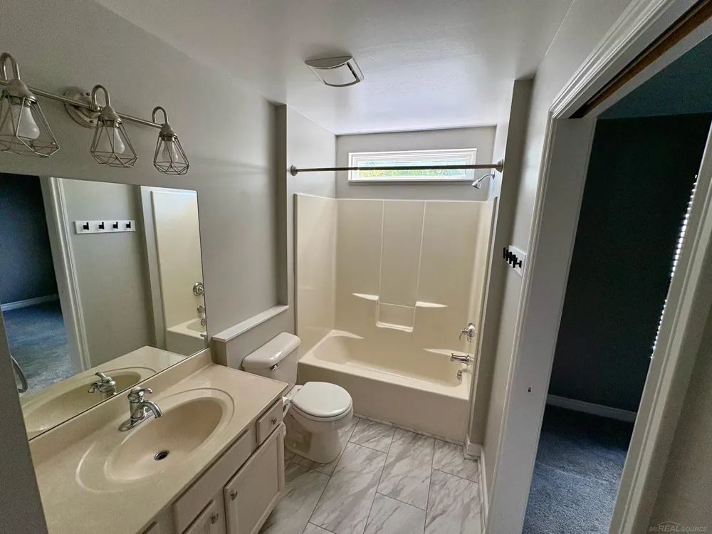 3946 electric Avenue Port Huron City, MI 48060