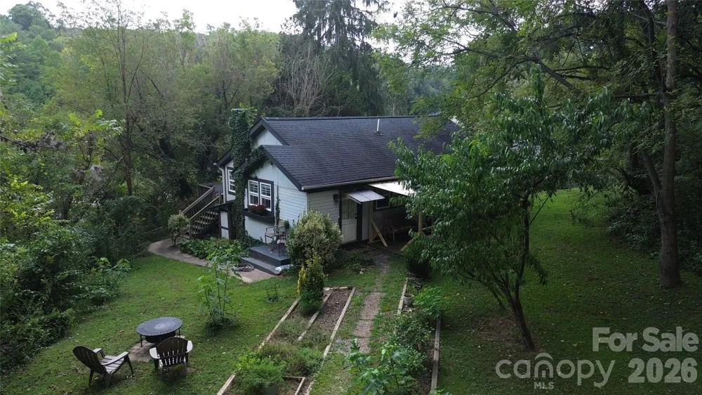 418 Sharptown Road Canton, NC 28716