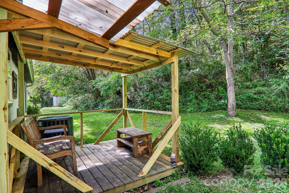 418 Sharptown Road Canton, NC 28716