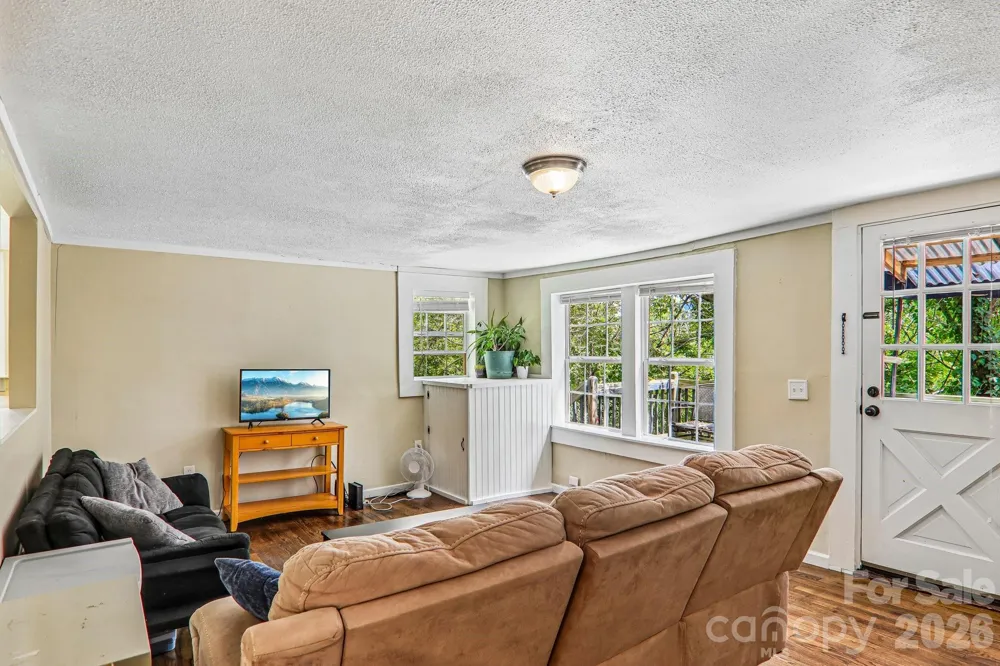 418 Sharptown Road Canton, NC 28716