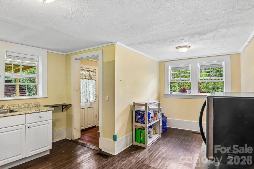 418 Sharptown Road Canton, NC 28716