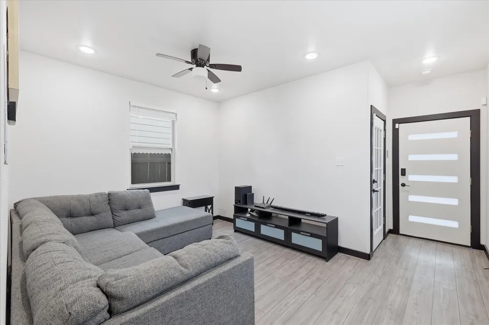 3412 Meadow Street Dallas, TX 75215