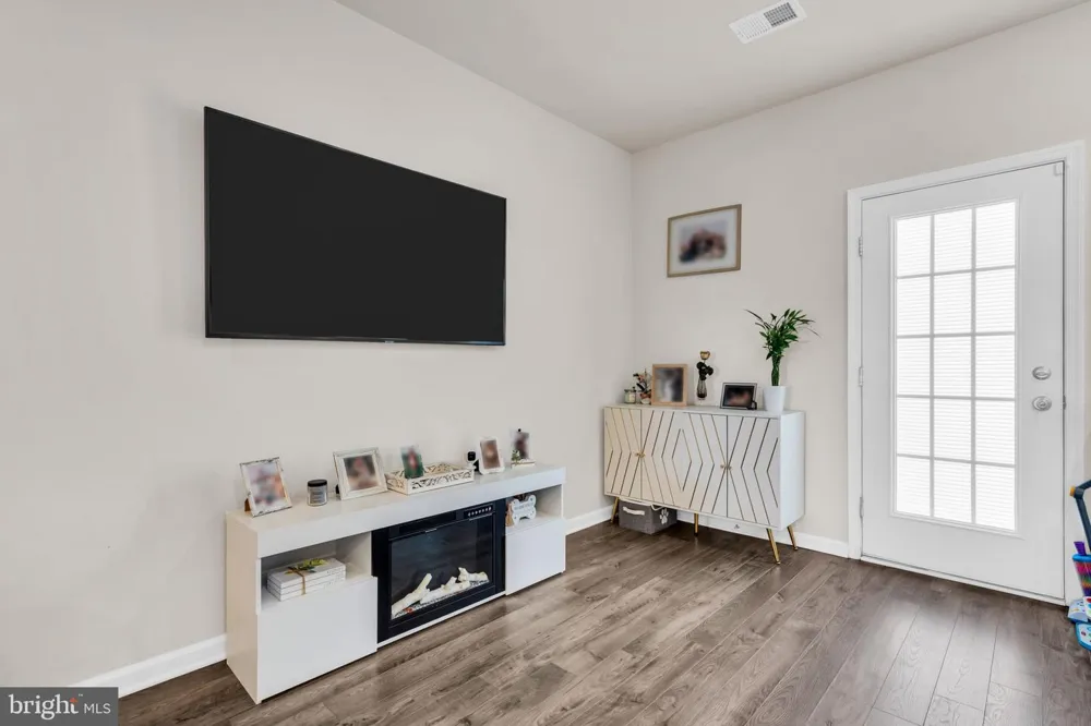 29 KATHERINE DRIVE Burlington, NJ 08016