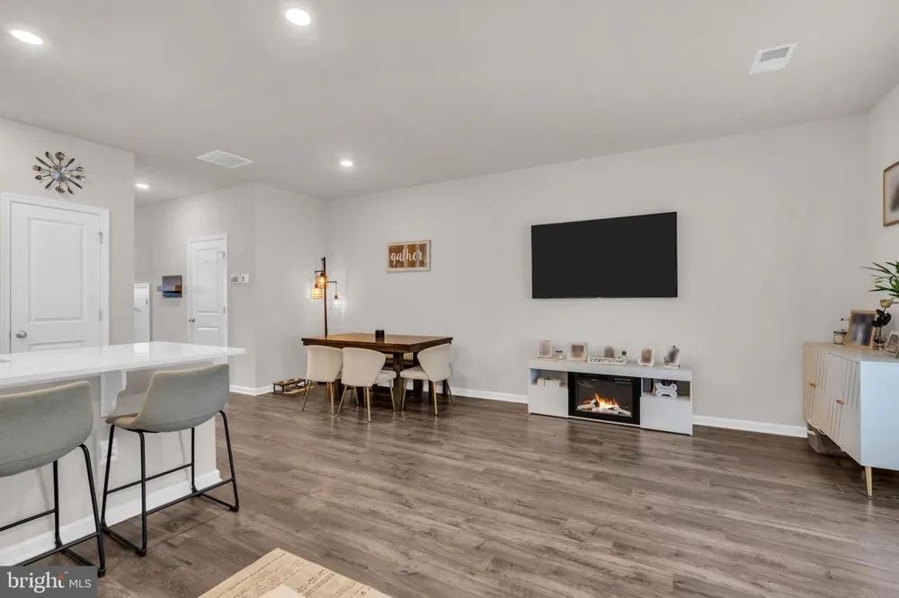 29 KATHERINE DRIVE Burlington, NJ 08016
