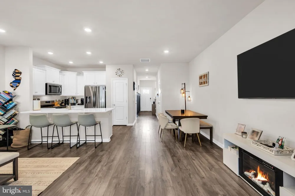 29 KATHERINE DRIVE Burlington, NJ 08016