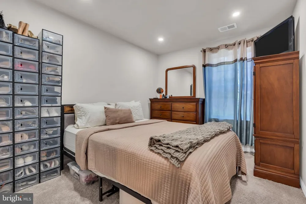 29 KATHERINE DRIVE Burlington, NJ 08016