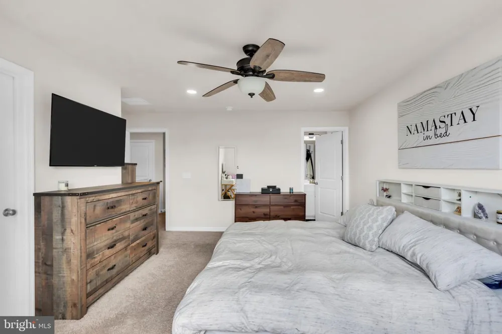 29 KATHERINE DRIVE Burlington, NJ 08016