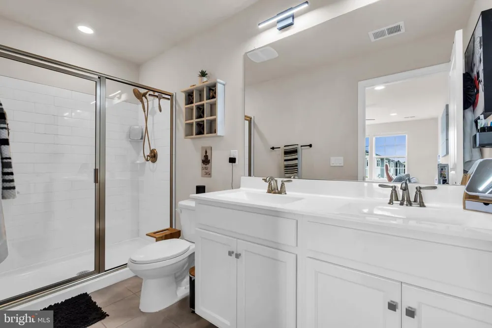 29 KATHERINE DRIVE Burlington, NJ 08016