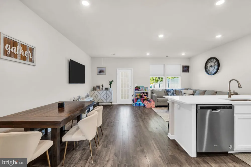 29 KATHERINE DRIVE Burlington, NJ 08016