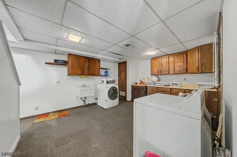 135 W Mountain Rd Sparta, NJ 07871
