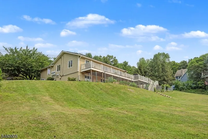 135 W Mountain Rd Sparta, NJ 07871