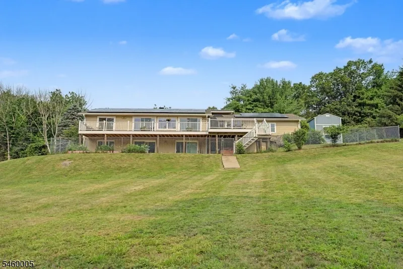 135 W Mountain Rd Sparta, NJ 07871
