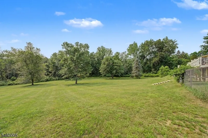 135 W Mountain Rd Sparta, NJ 07871