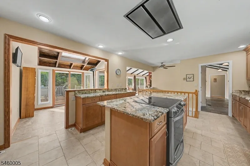 135 W Mountain Rd Sparta, NJ 07871