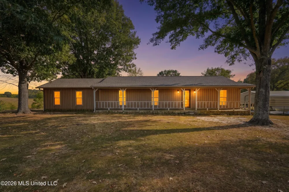 13585 Holly Springs Road Byhalia, MS 38611