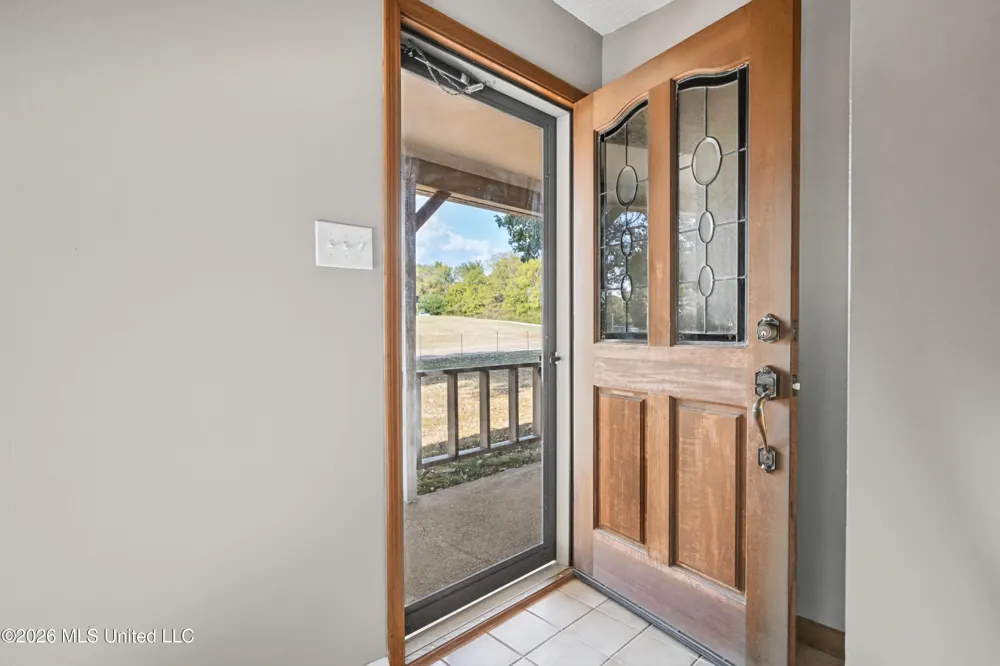 13585 Holly Springs Road Byhalia, MS 38611