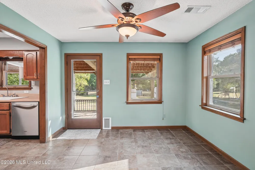 13585 Holly Springs Road Byhalia, MS 38611