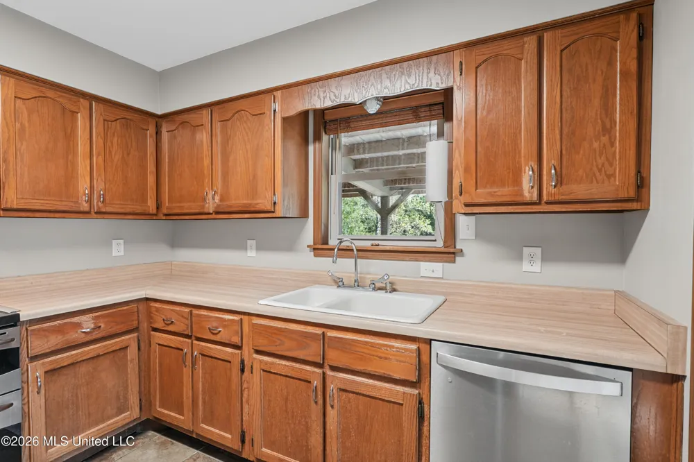 13585 Holly Springs Road Byhalia, MS 38611