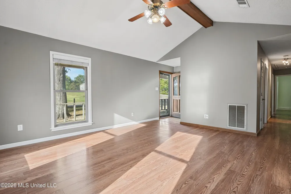 13585 Holly Springs Road Byhalia, MS 38611